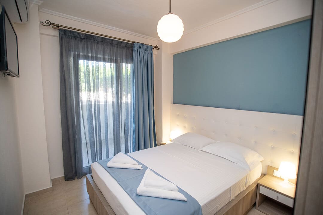 2BLUE-ROOM.jpg