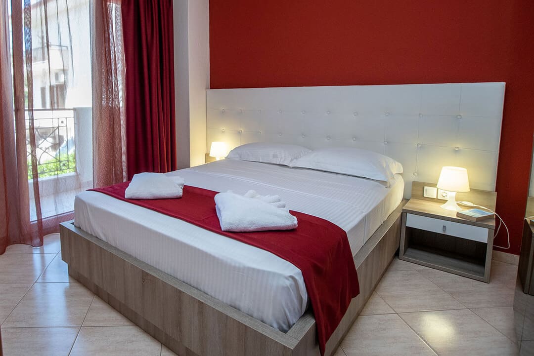 RED-ROOM.jpg