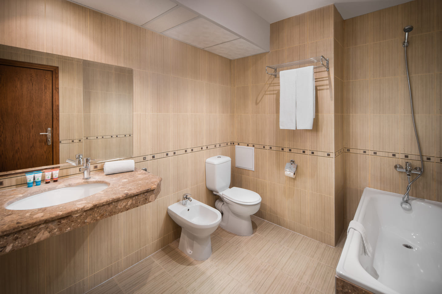 Bathroom_1.jpg