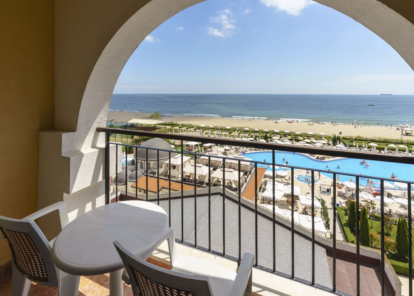DBL_MFC_SV_Balcony.jpg