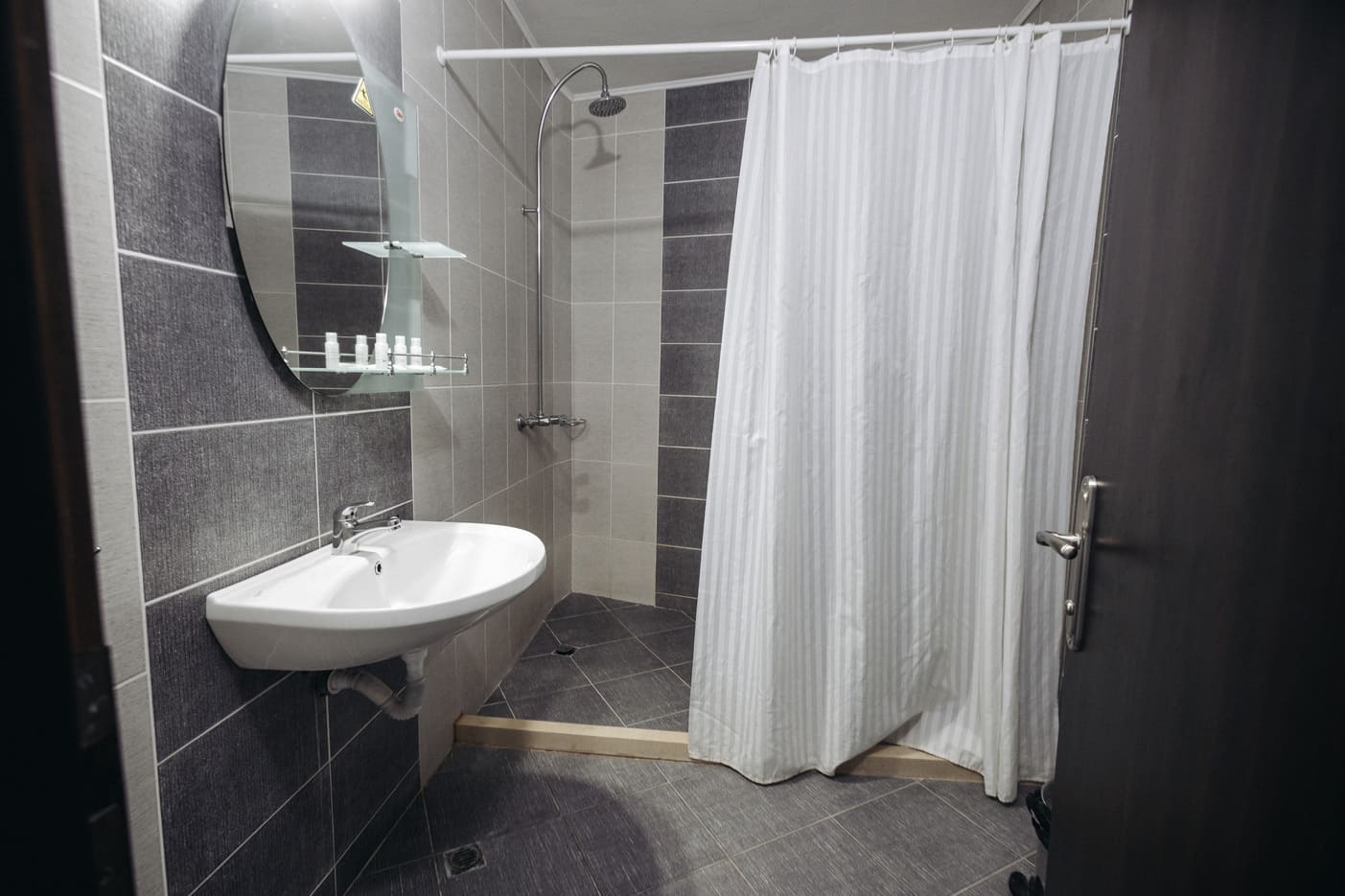 Bathroom_1.jpg