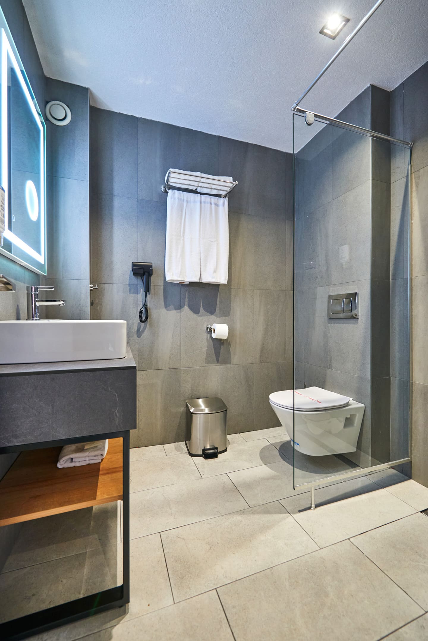 App_Bathroom.jpg