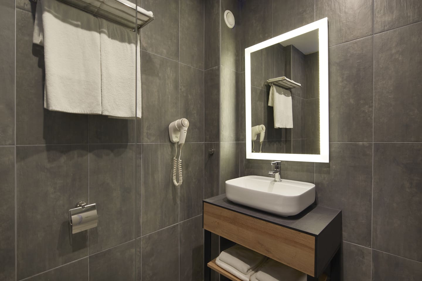 App_Bathroom_1.jpg