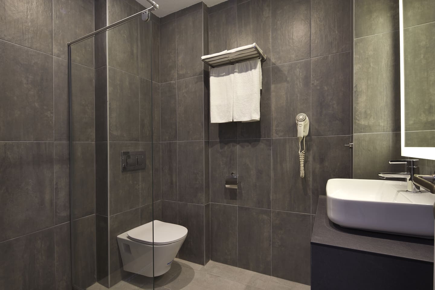 App_Bathroom_2.jpg