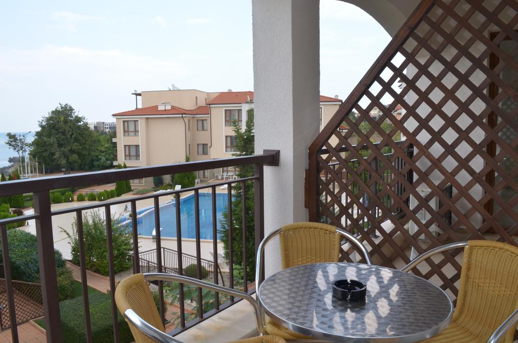 App_1_Bed_Balcony.jpg