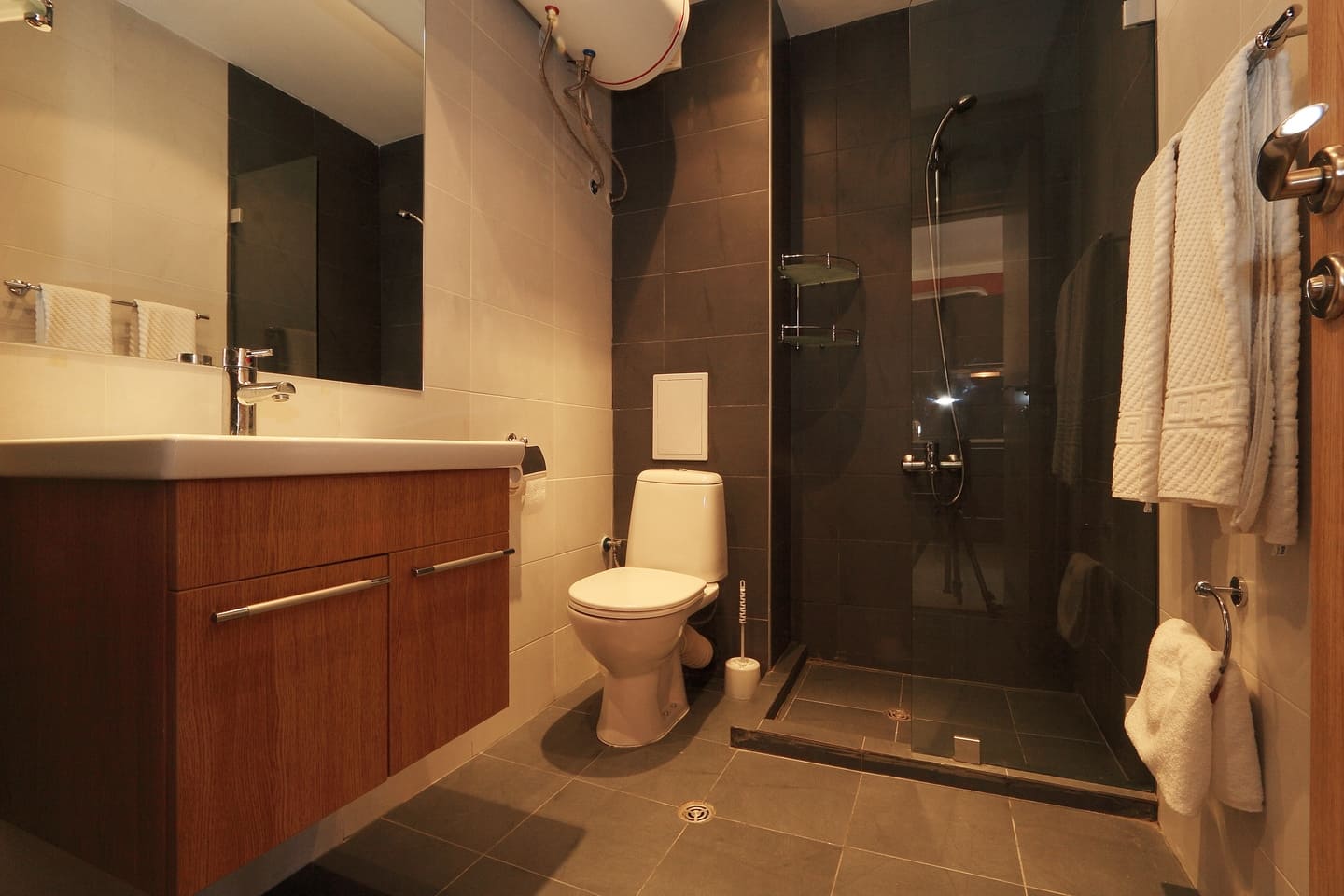 Studio_Bathroom.jpg