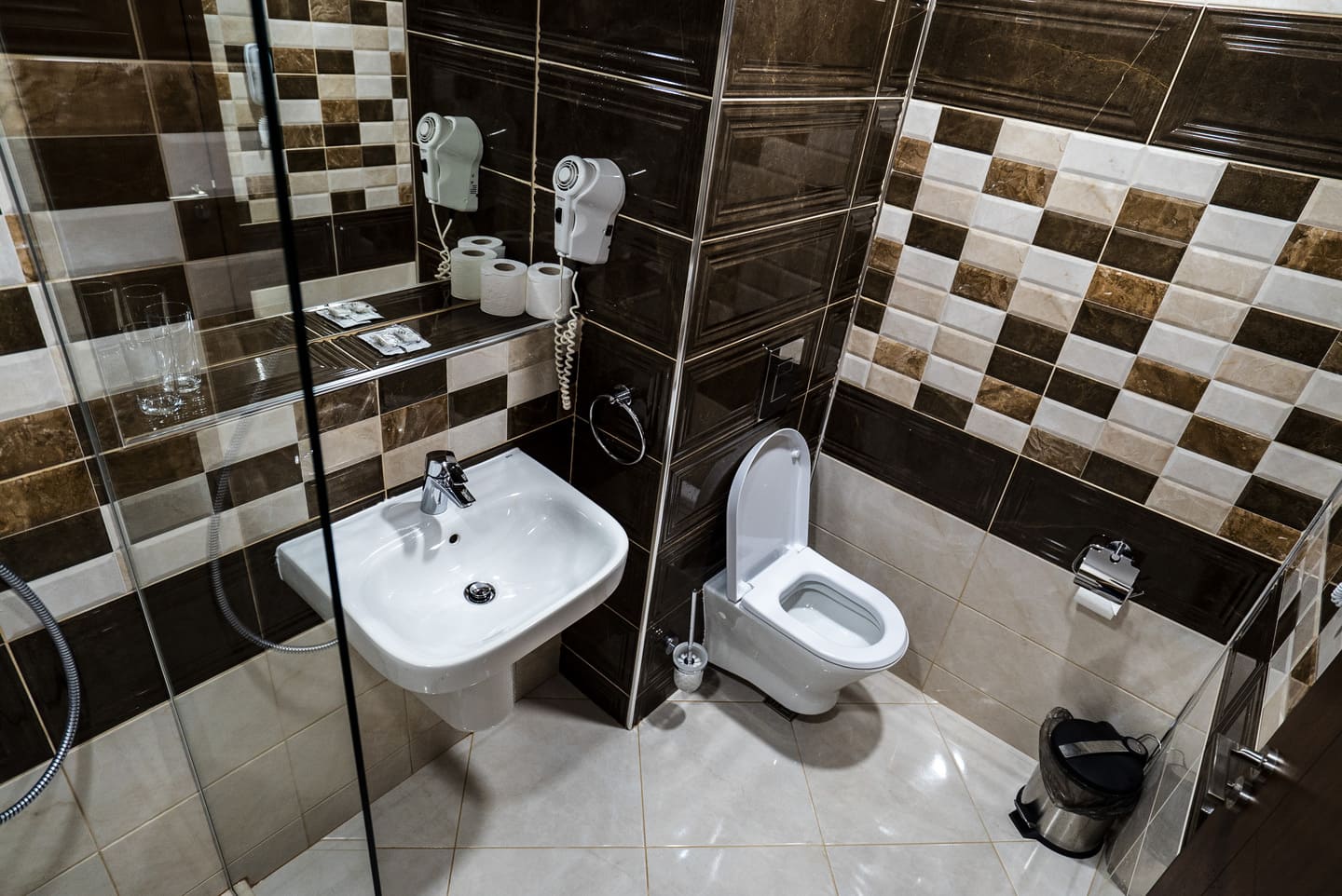 DBL_Superior_Bathroom_1.jpg