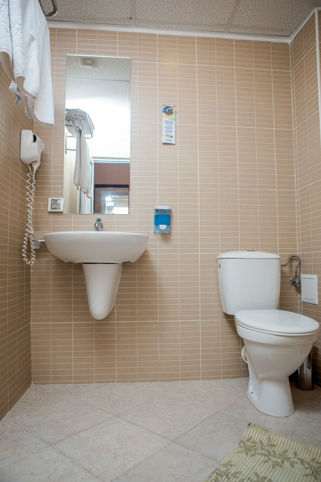 Bathroom_1.jpg