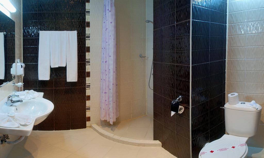 DBL_Bathroom.jpg