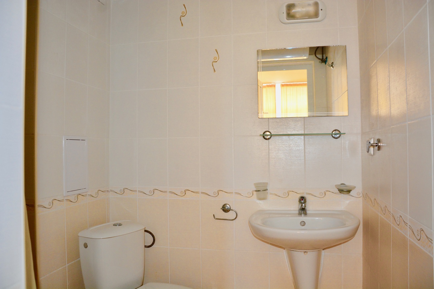 Studio_Bathroom.jpeg