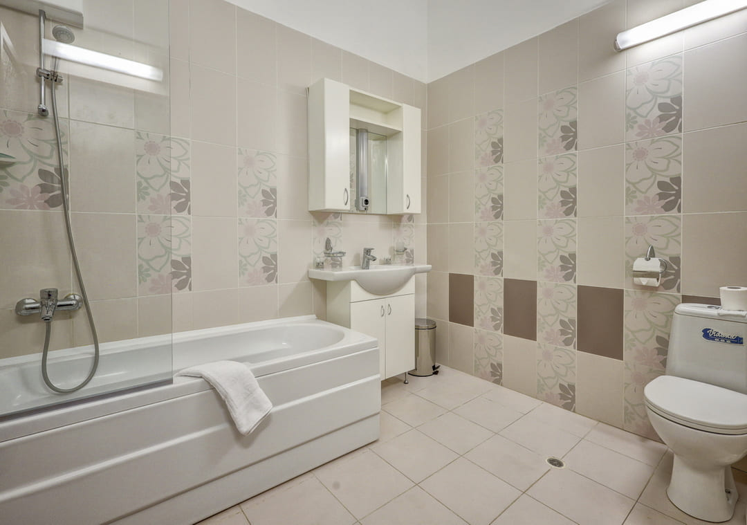Bathroom_1.jpg