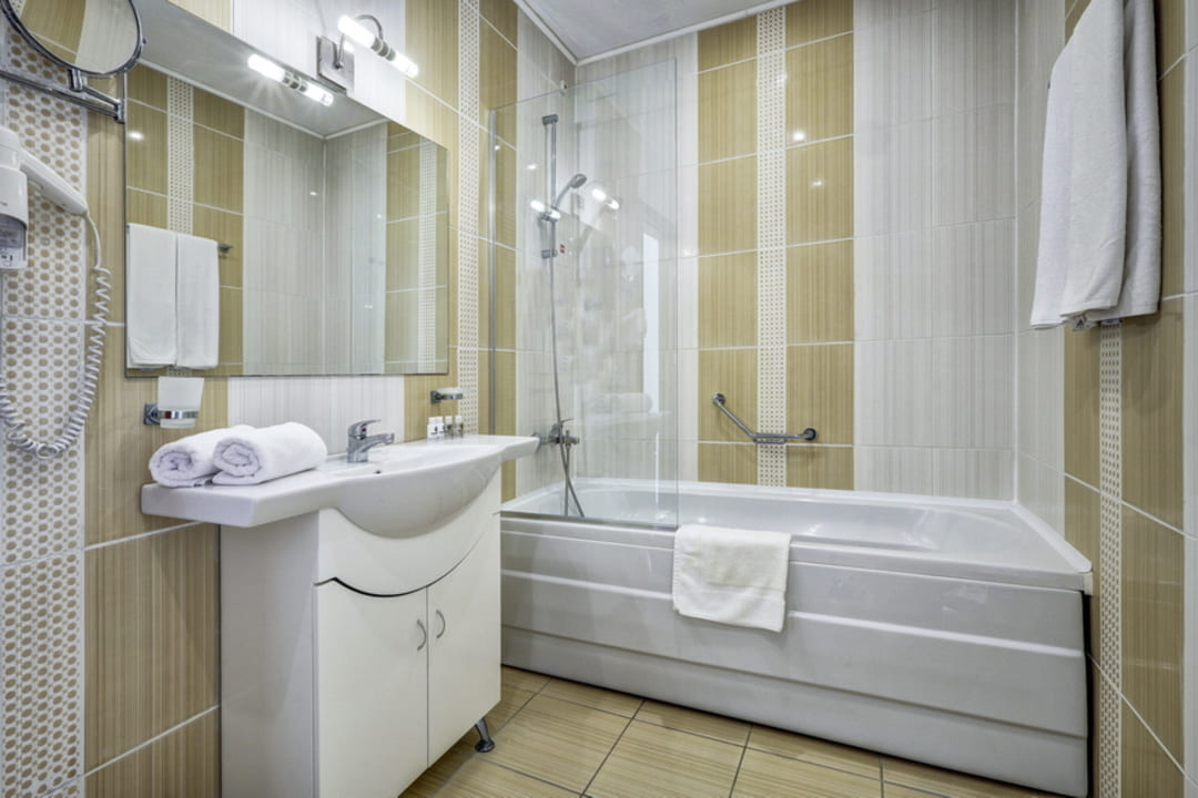 Bathroom_2.jpg
