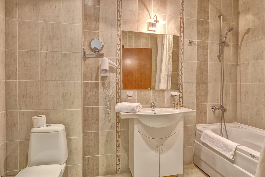 DBL_Bathroom.jpg
