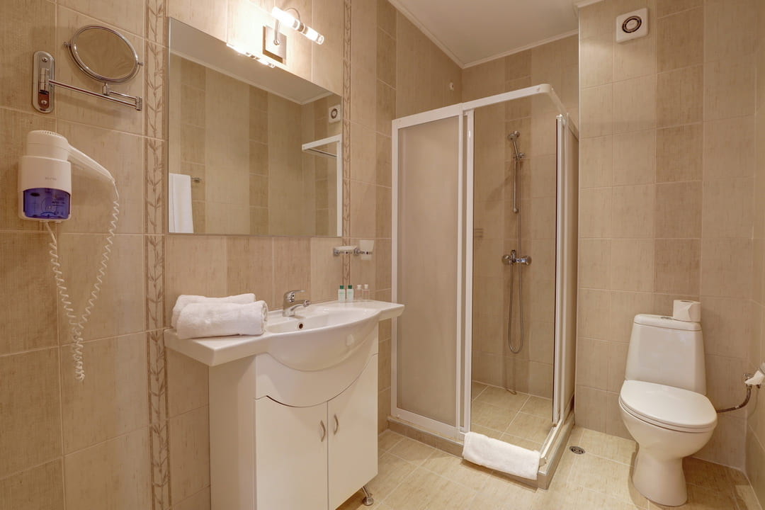 DBL_Bathroom_1.jpg