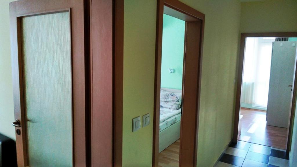 1App_Two_Badroom_2_4.jpg