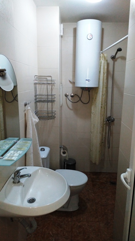 2App_Bathroom_1.jpg