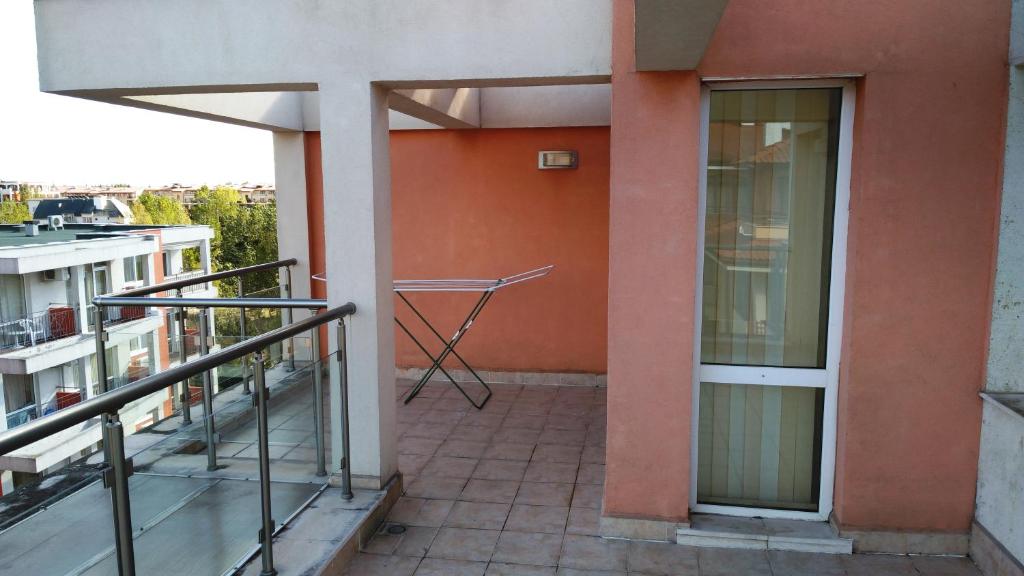 Studio_Balcony.jpg