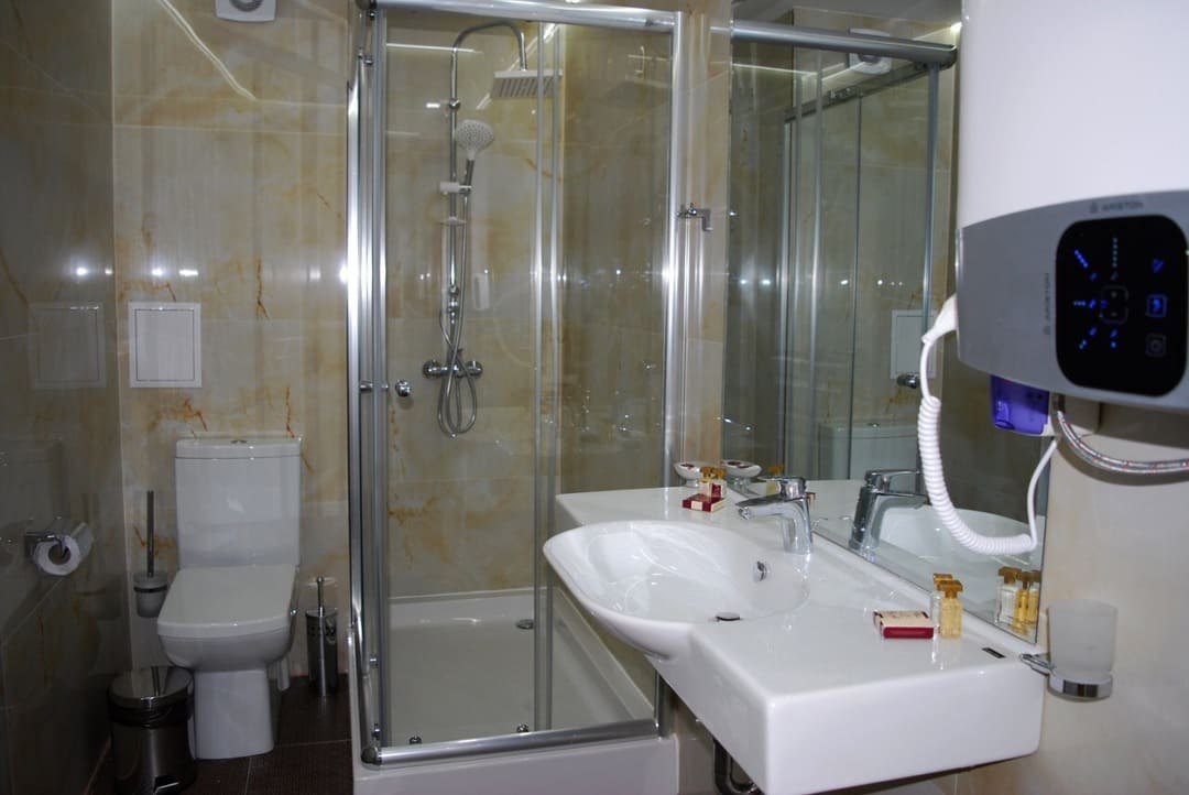 App_Bathroom_2.jpeg