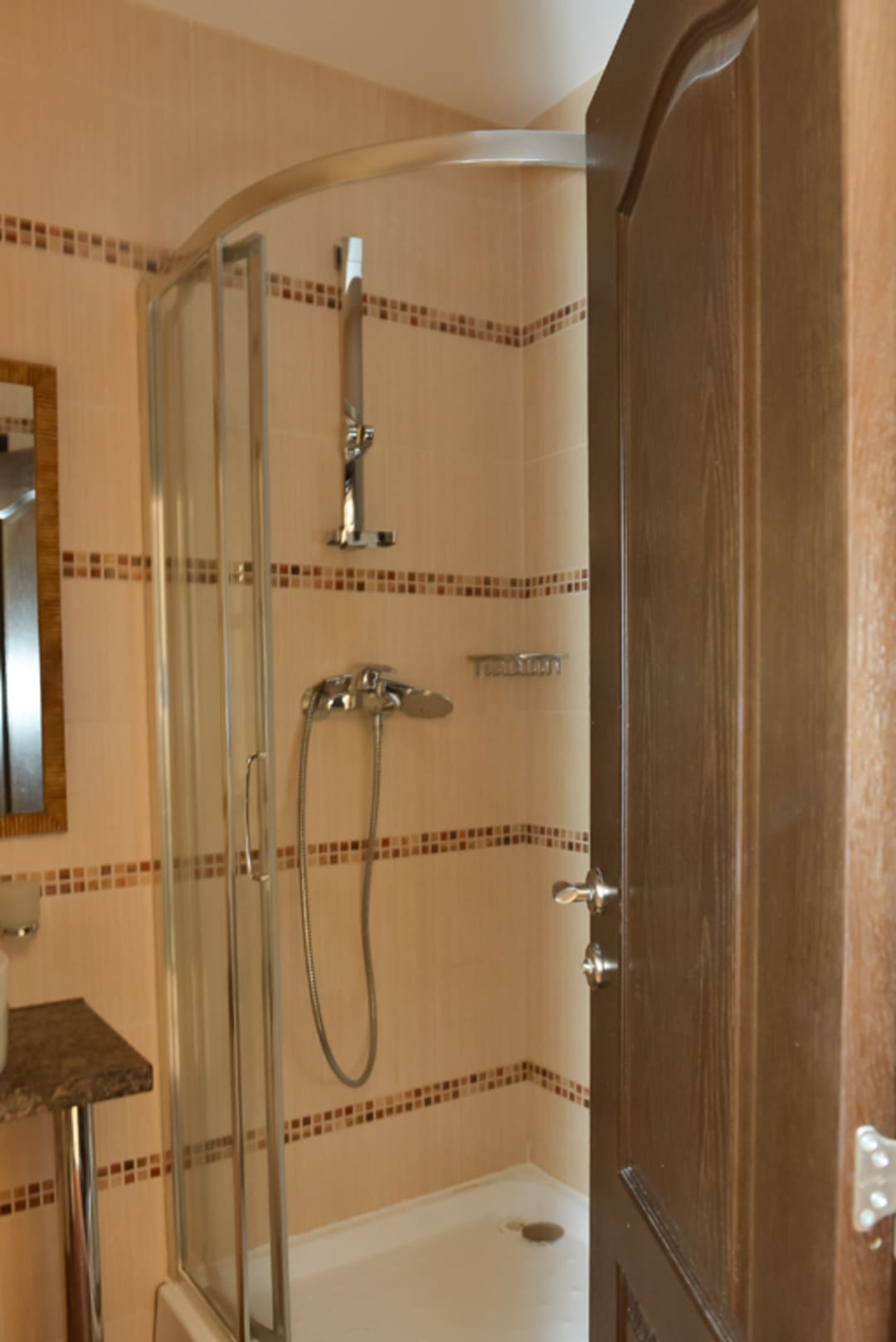 App_1_Bedroom_Bathroom_1.jpg