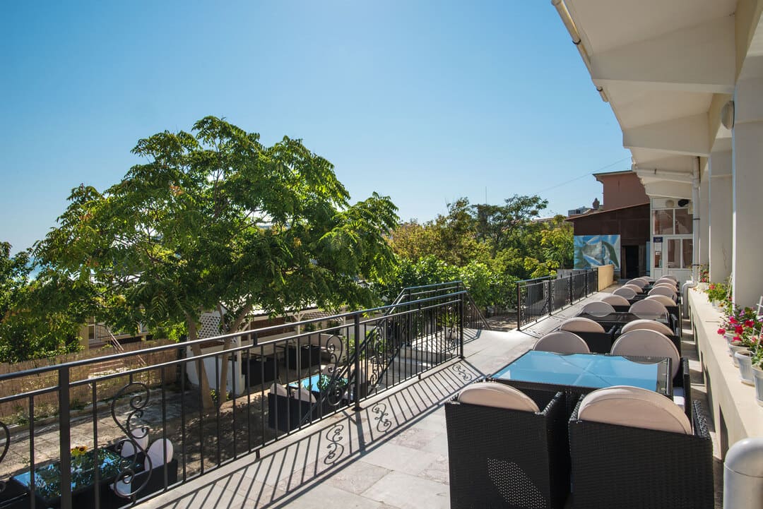 Balcony_2.jpg