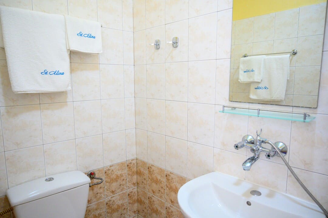 DBL_Bathroom.jpg