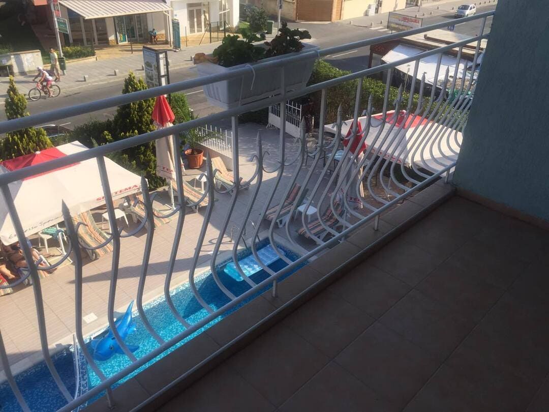 DBL_Balcony.jpg