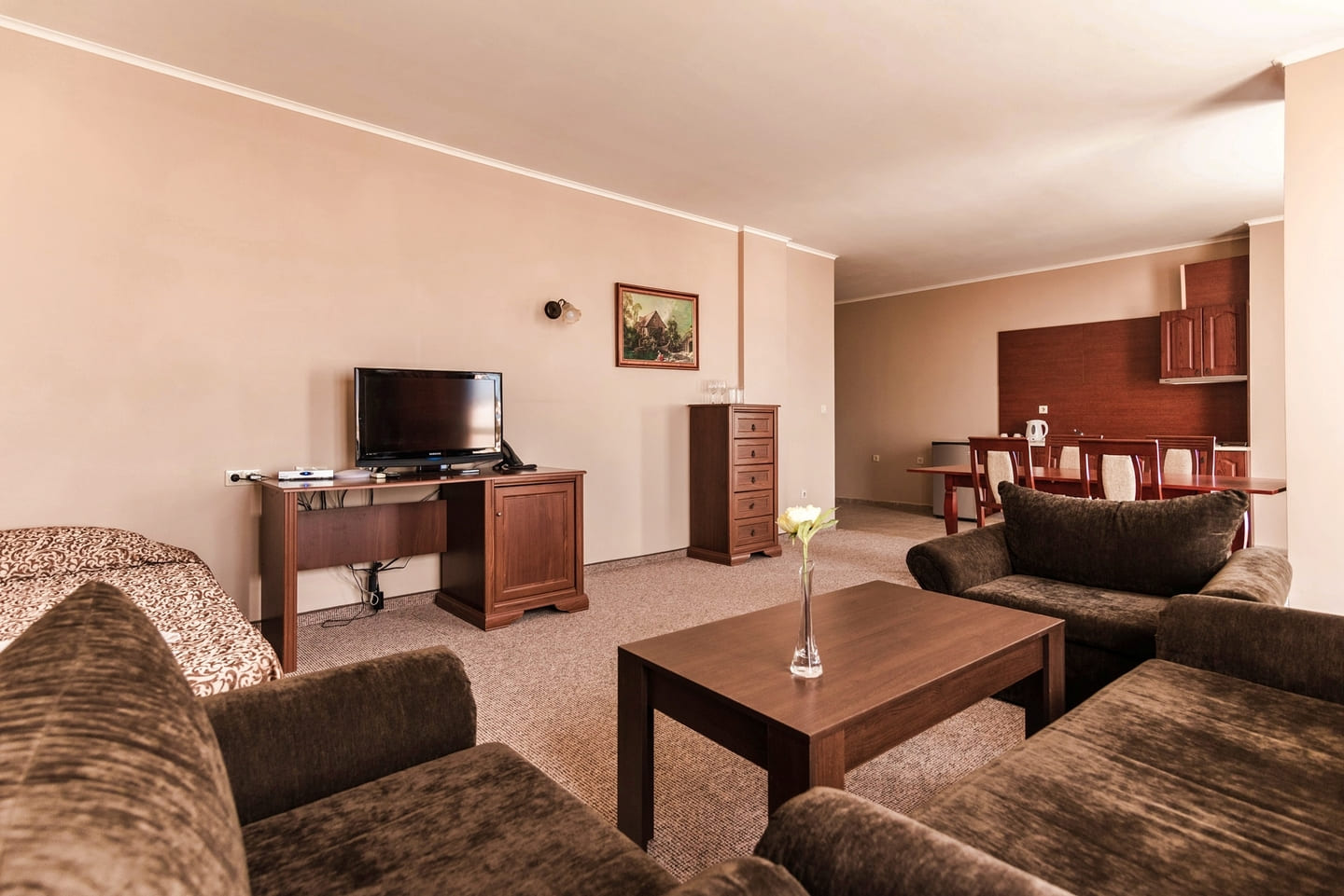Suite_City_View_11.jpg