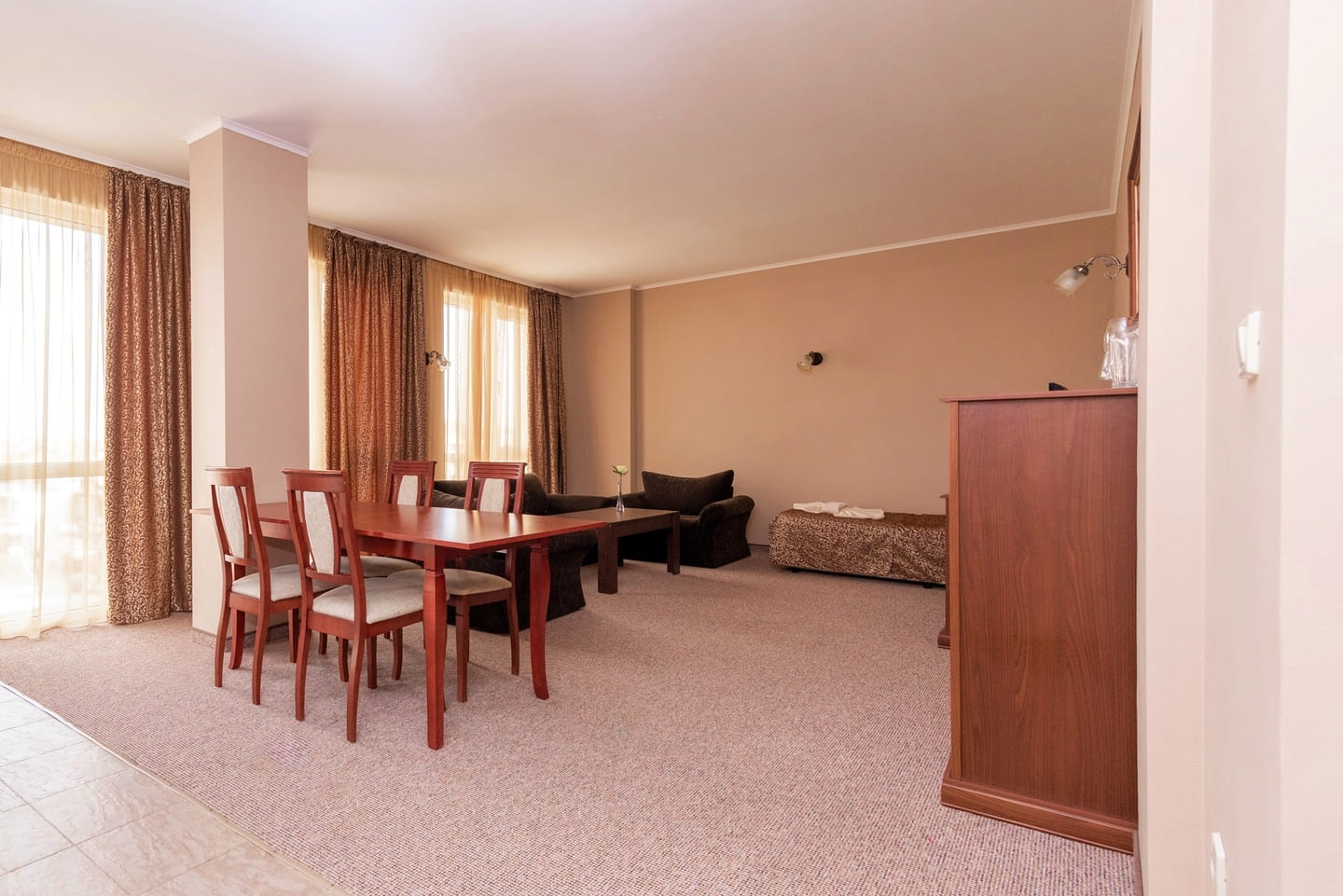 Suite_City_View_13.jpg