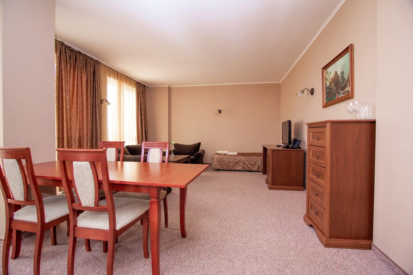 Suite_City_View_14.jpg