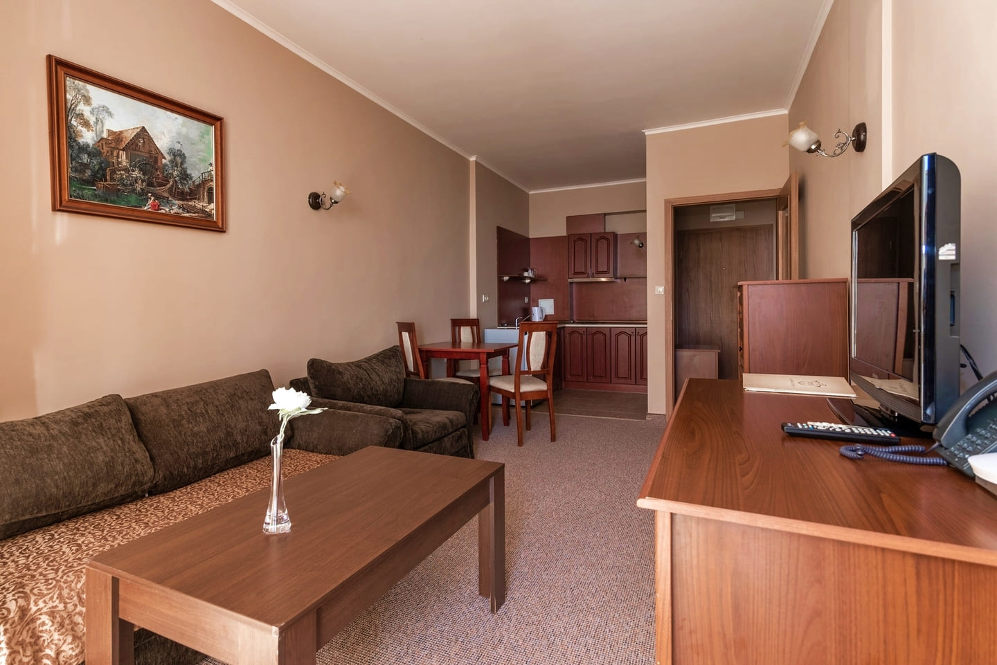 Suite_City_View_4.jpg