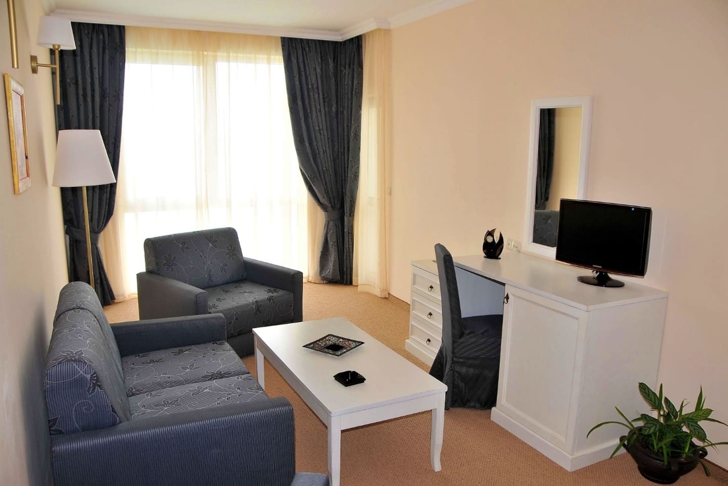 Suite_City_View_2.jpg
