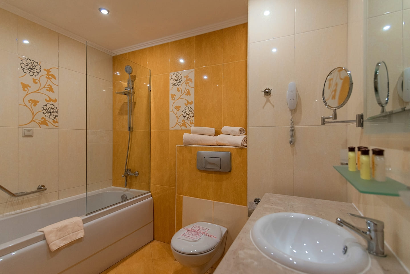 yDBL_Bathroom.jpg