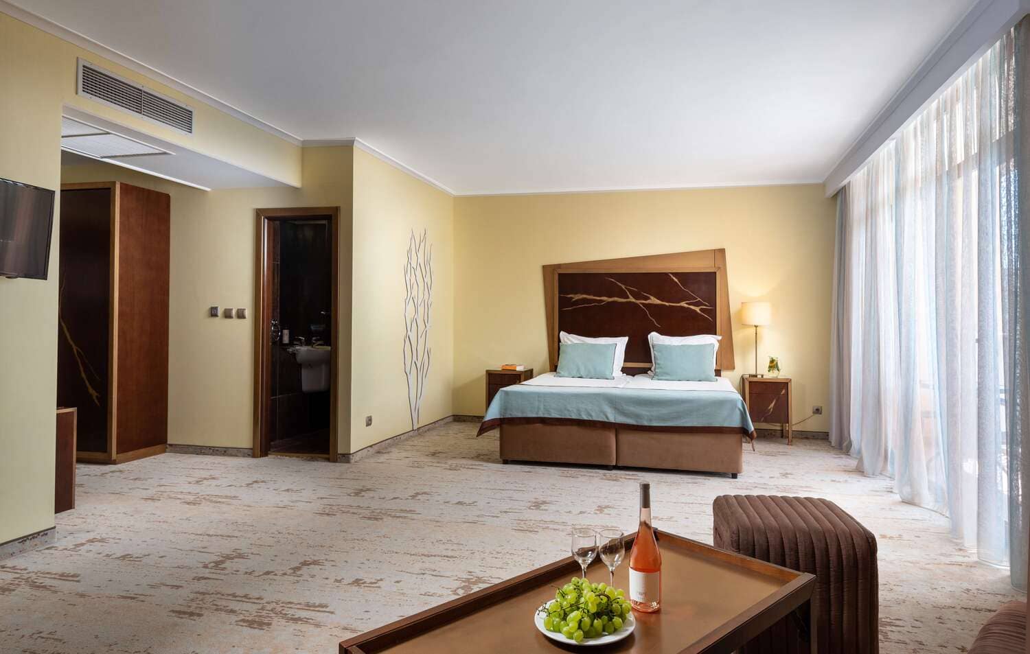 178_Family_Room_1.jpg