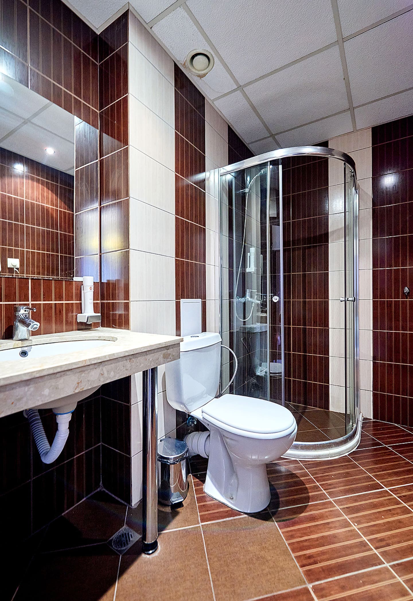 Studio_Bathroom.jpg