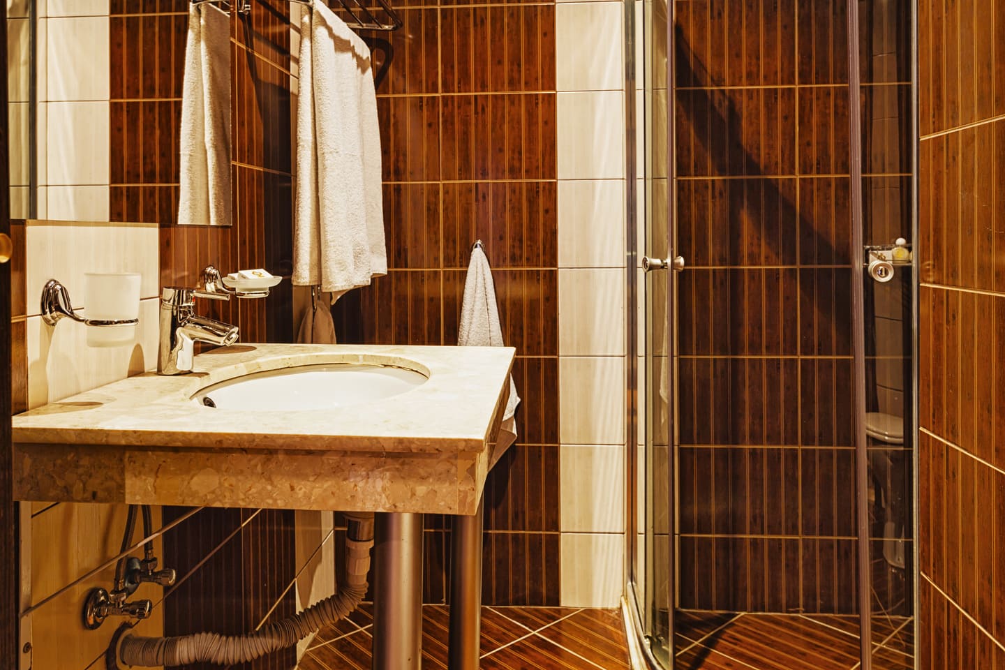 Studio_Bathroom_1.jpg