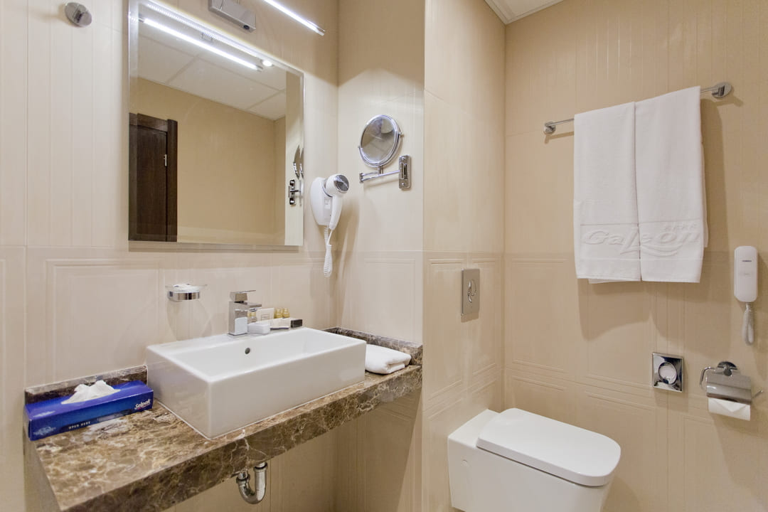 App_2_Bedroom_Bathroom.jpg