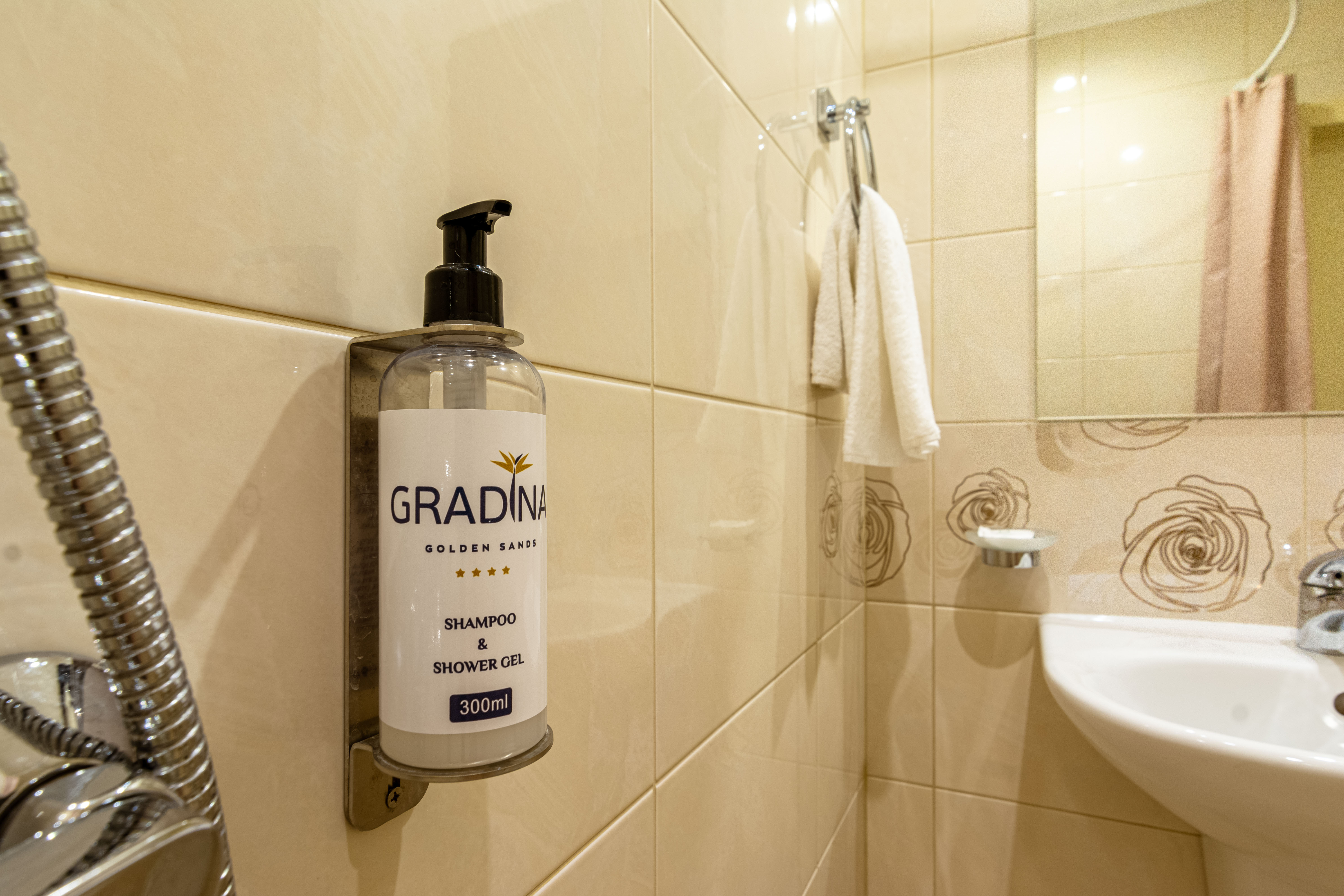 Gradina_Bathroom_1.jpg