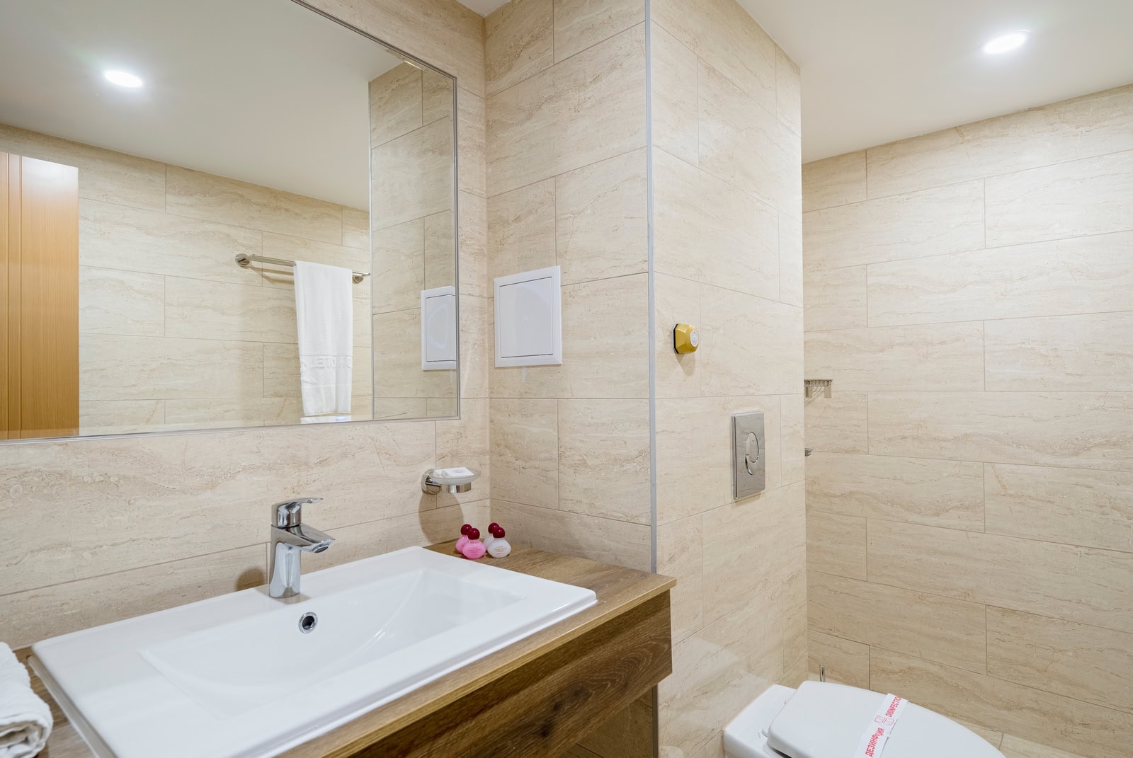 grant_hotel_sunny_beach_studio_bathroom.jpg