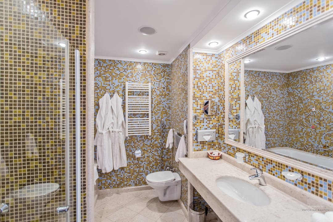 DBL_Bathroom_2.jpg