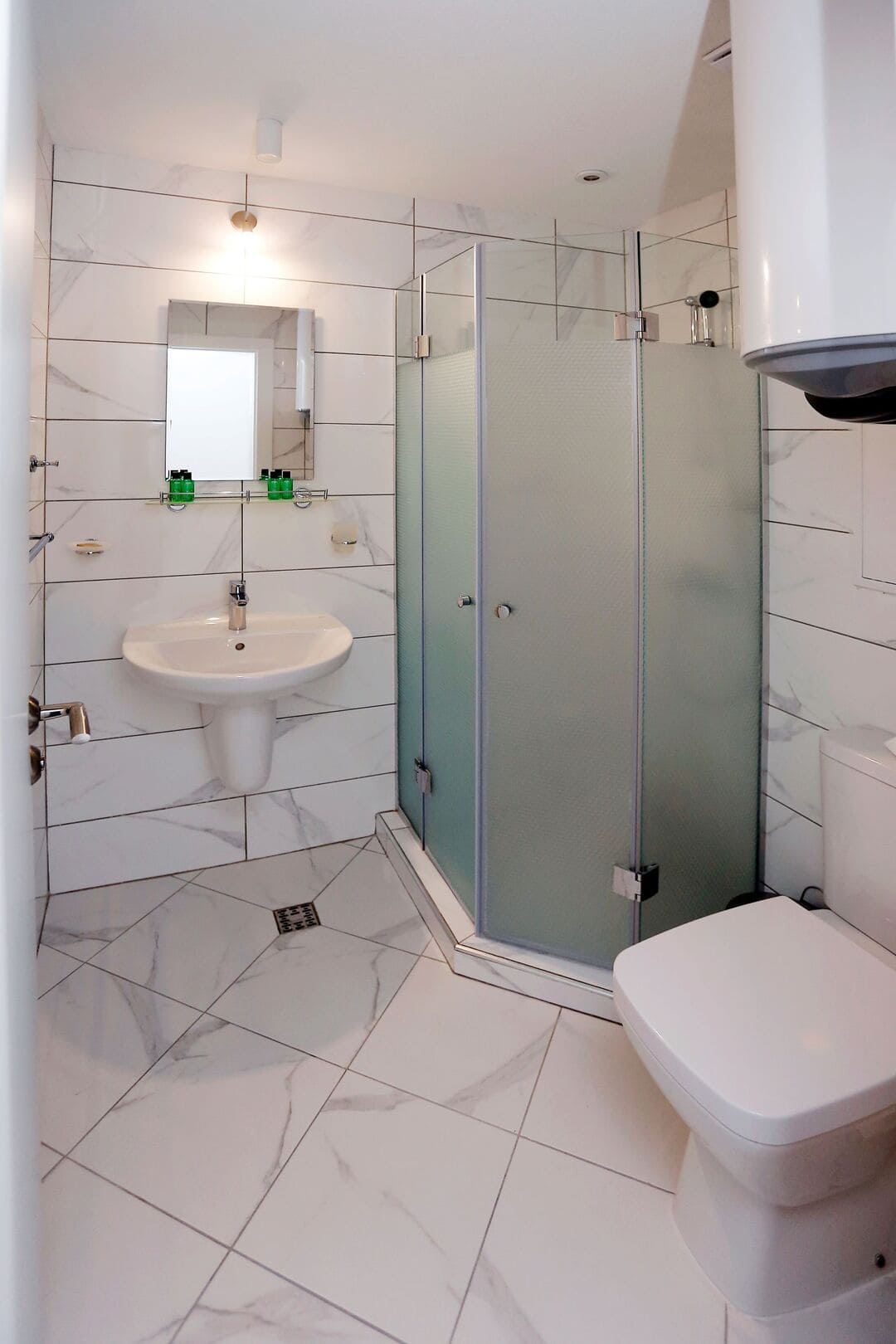 Studio_Bathroom.jpg