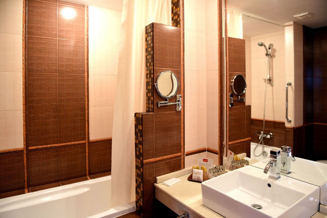 DBL_Bathroom.jpg
