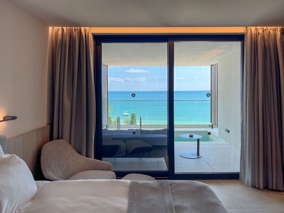 Swim_Up_Room.jpg