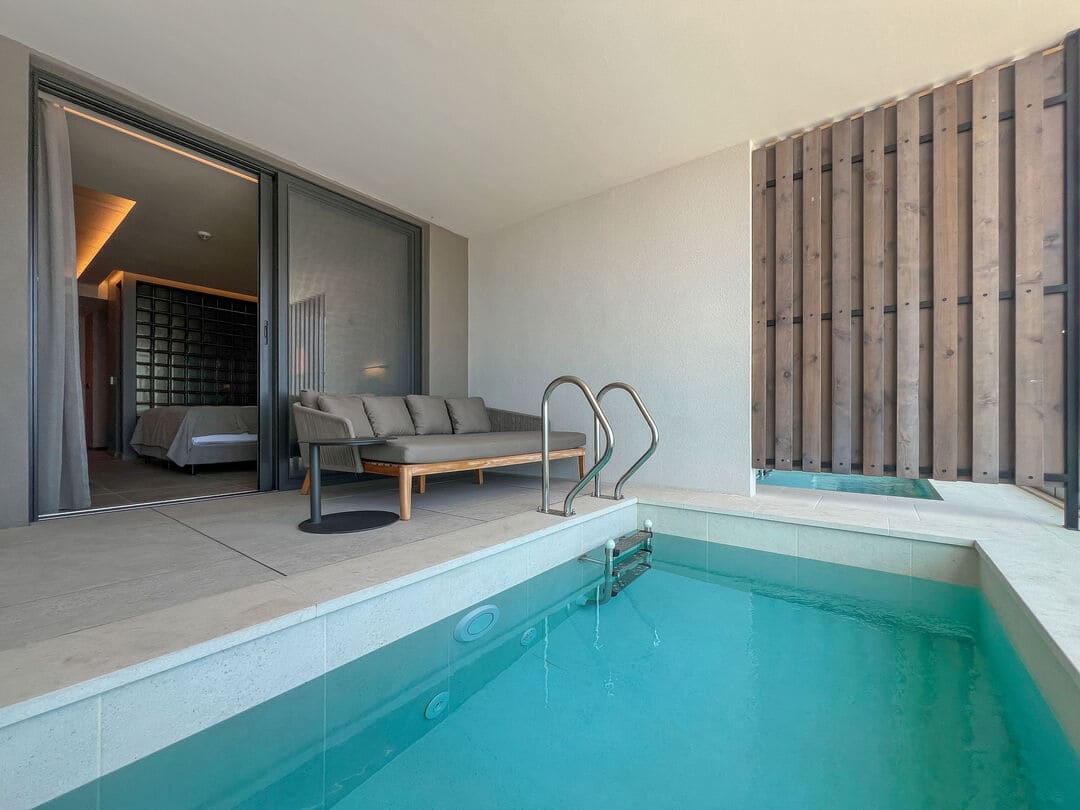 Swim_Up_Room_1.jpg