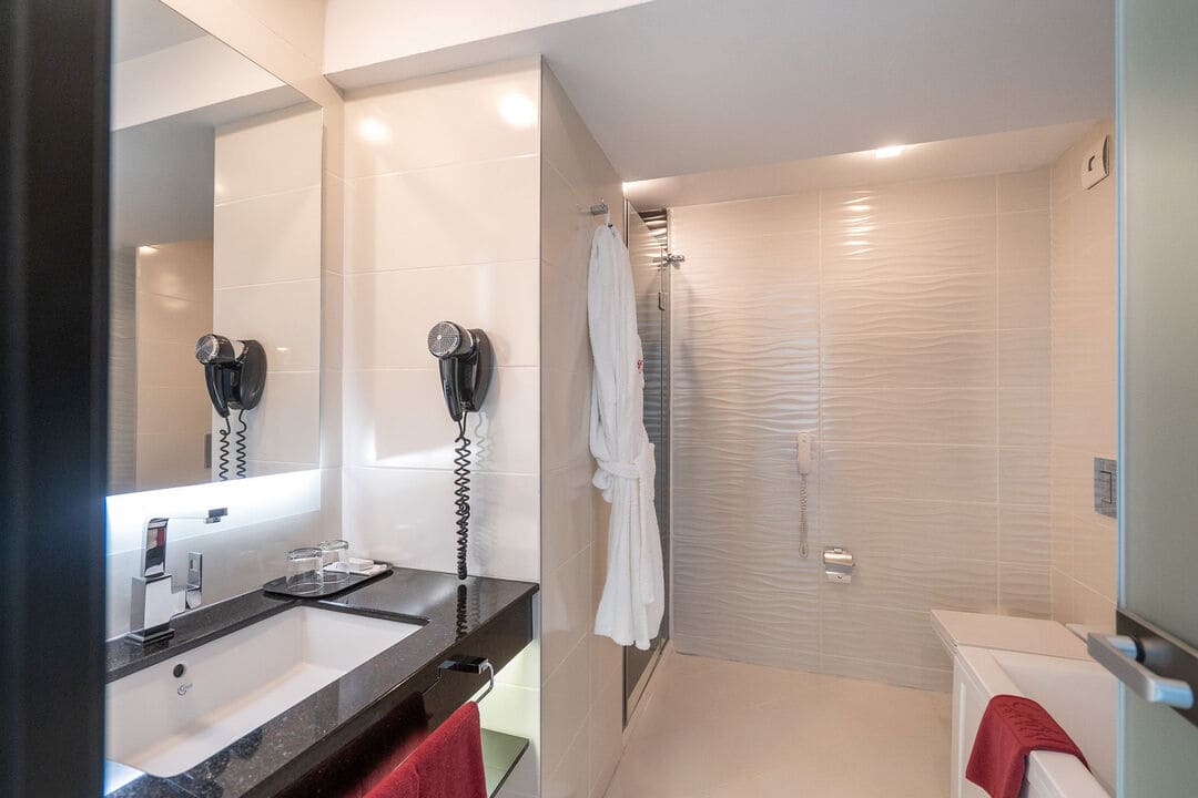 App_Bathroom.jpg