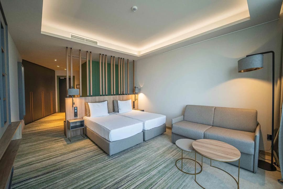 reina-famnily-room-park-2.jpg