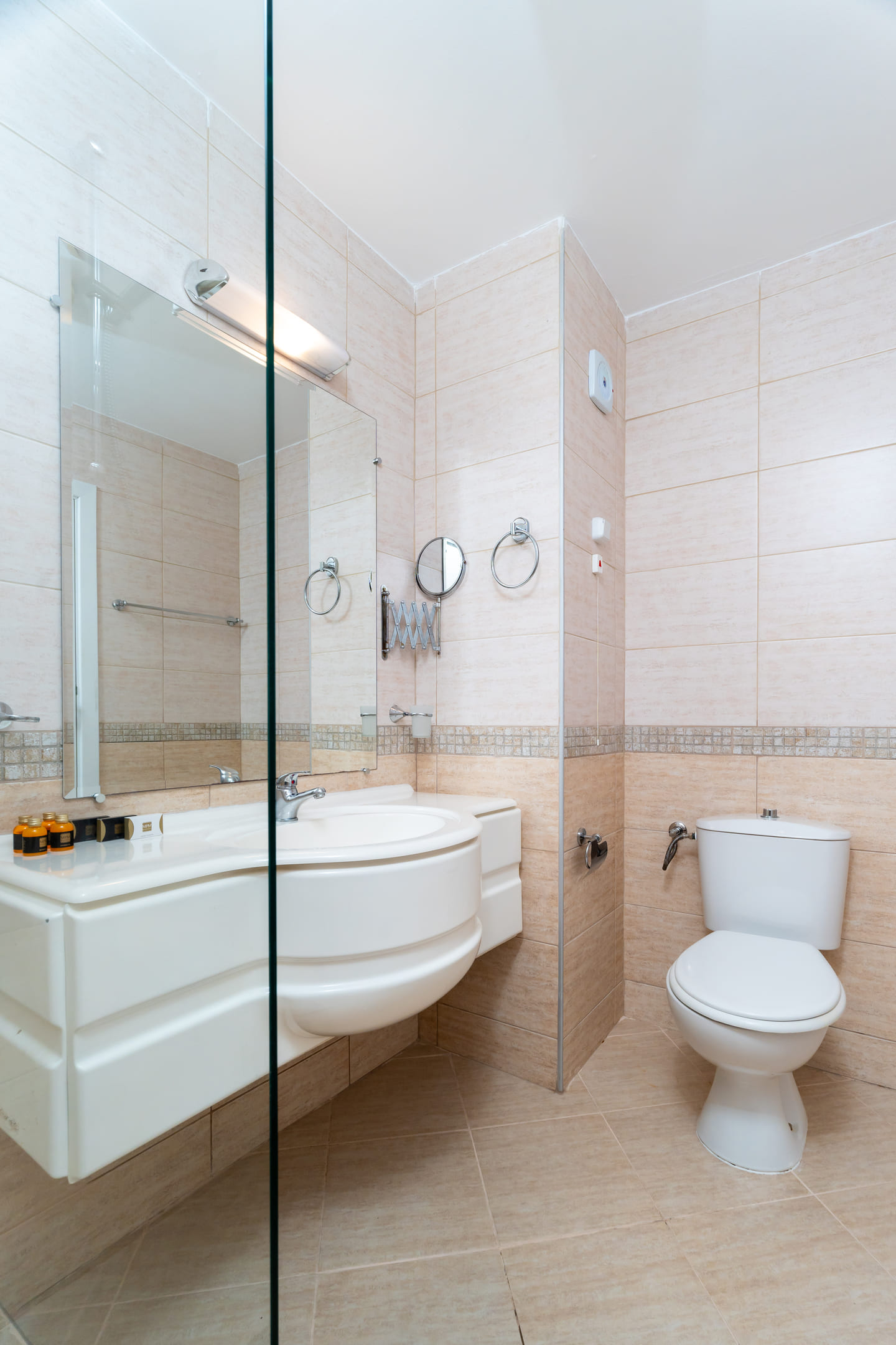 Promo_Bathroom_1.jpg