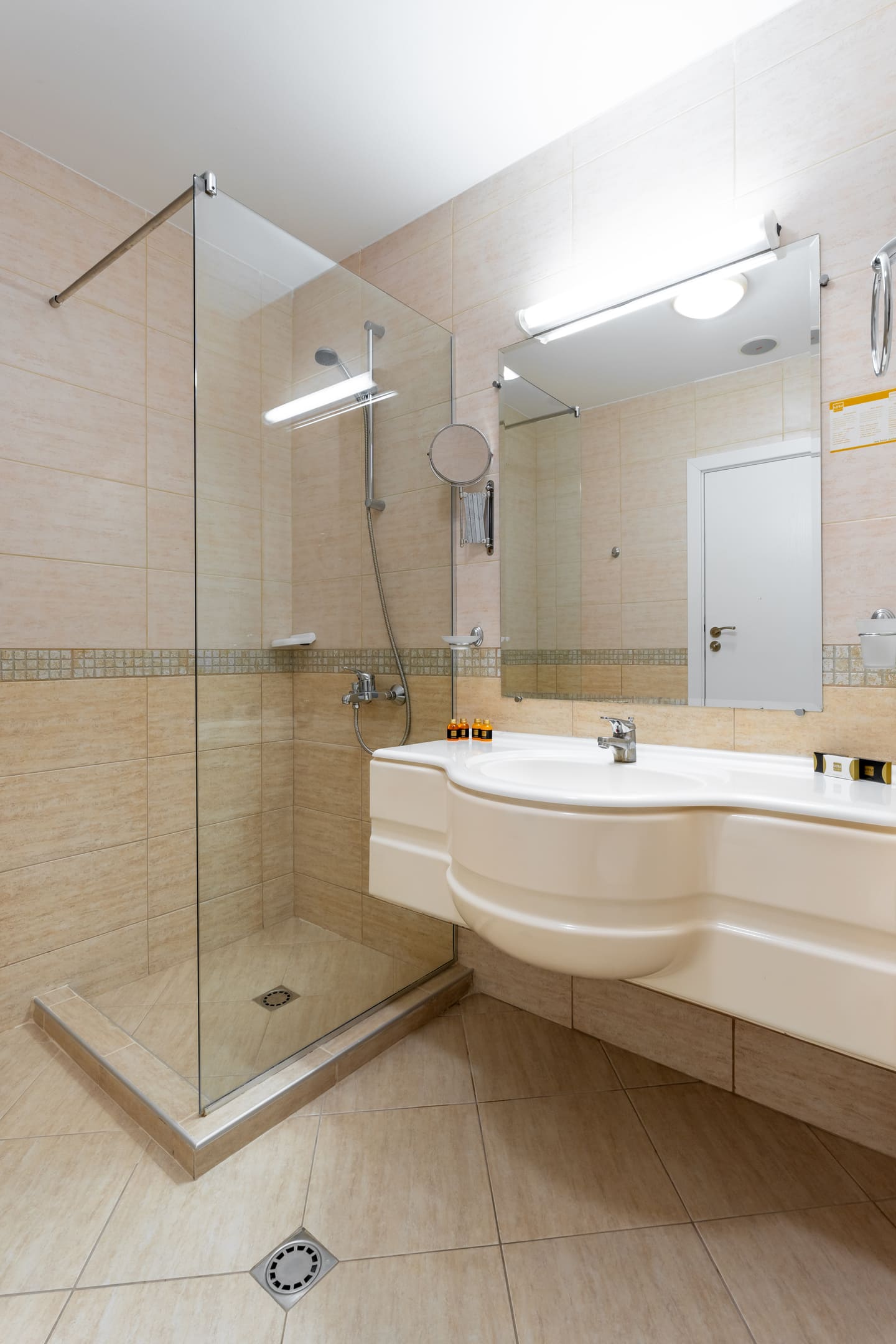 DBL_Bathroom_1.jpg