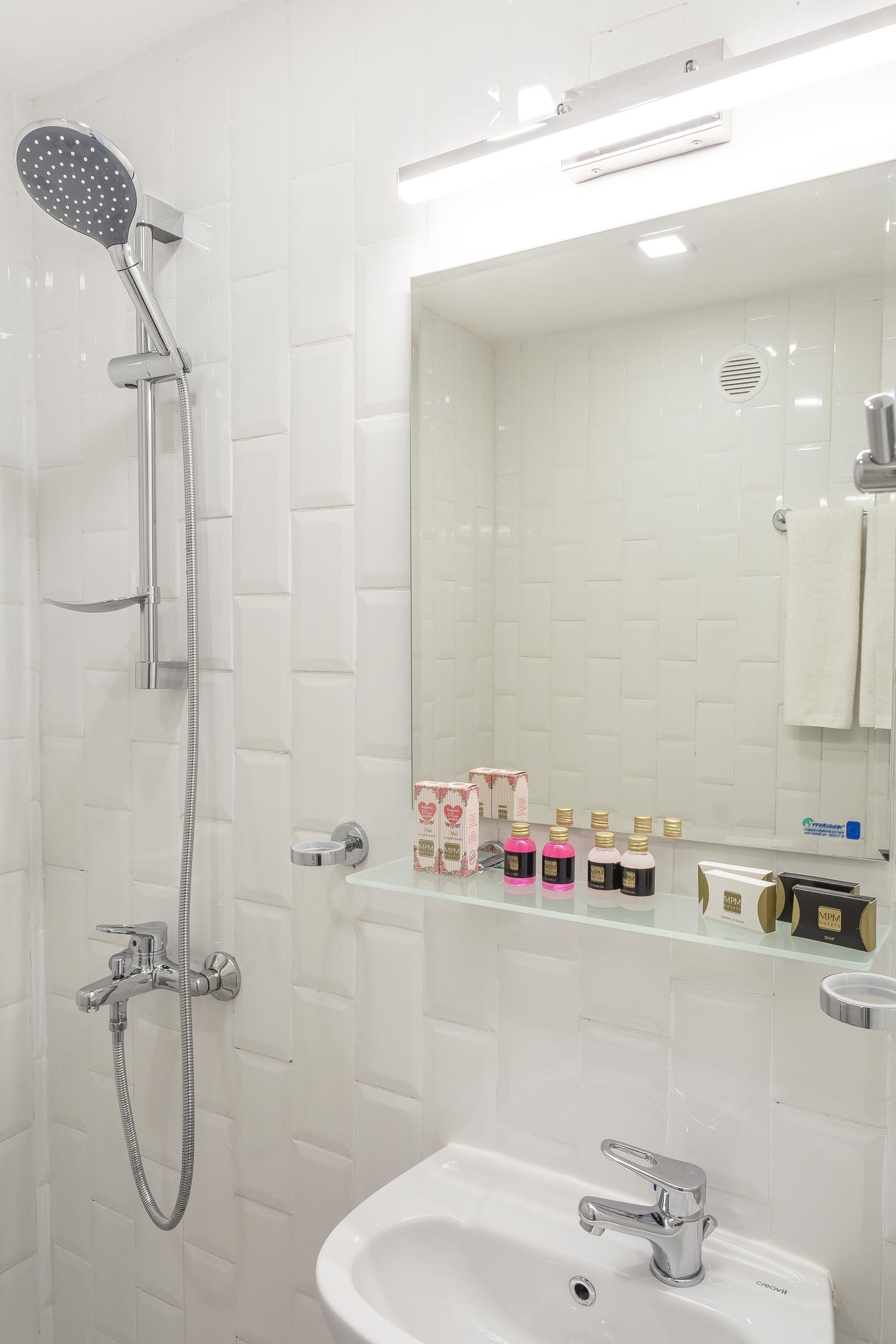 DBL_Bathroom_1.jpg