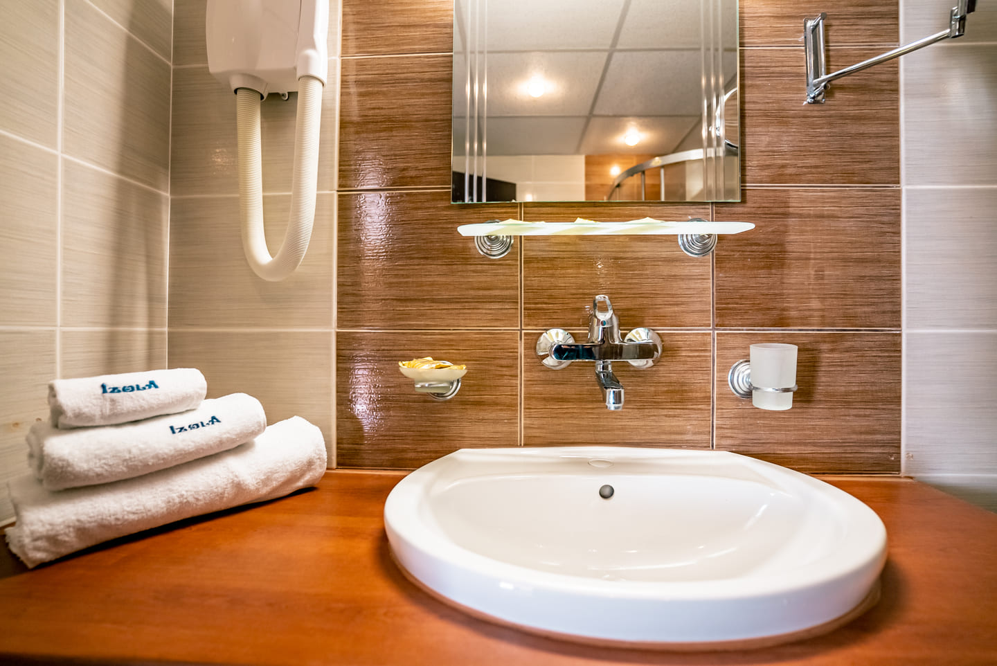 Bathroom_1.jpg