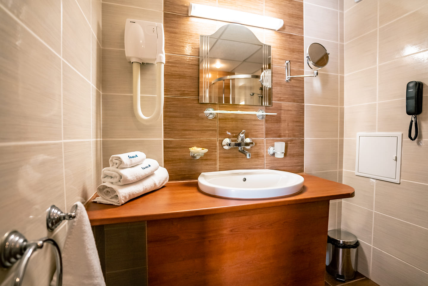 Bathroom_3.jpg